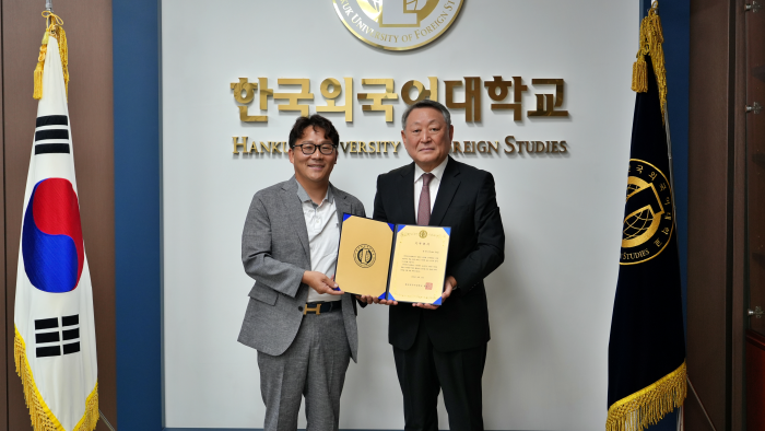 정영오(Luke Jung) 동문(헝가리학 99), 장학금 기부 서명식 개최 이미지